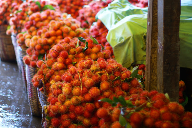 Vietnam, market, Can Tho, lychees, fruit