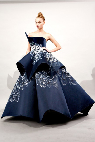 Dress Falls  Model on Marchesa Spring 2011 Collection Model  Svieta Nemkova