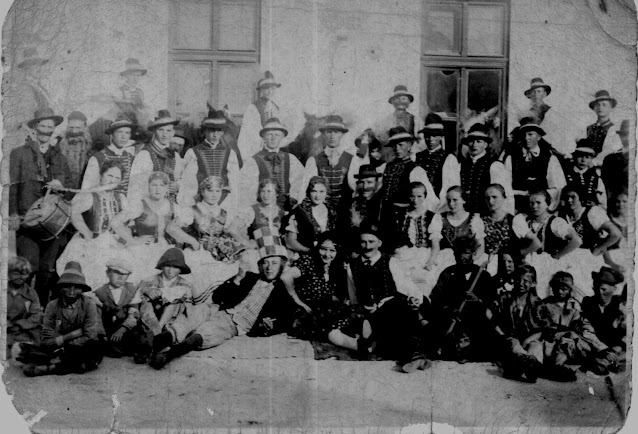 Szüreti felvonulás csoportkép 1930-as évek