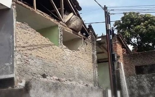 Bangunan Rusak Akibat Gempa di Sumedang