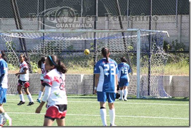 3ro de amatitlan en el tiro libre reboto antes y portera no pudo detener el balon