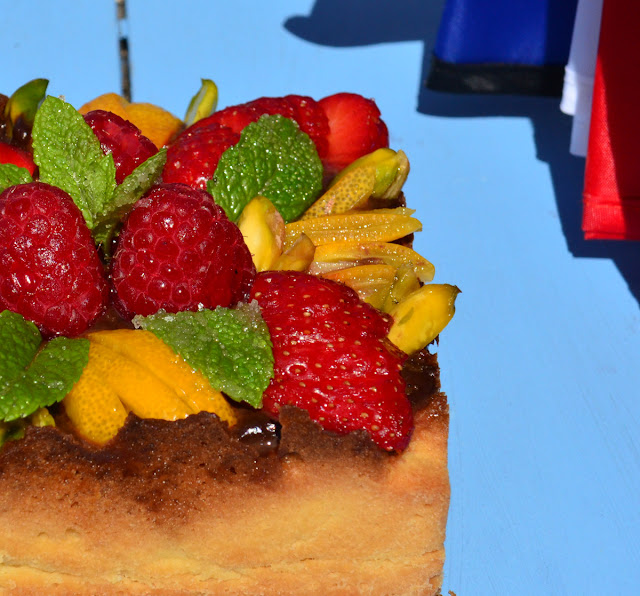 Tarta de frutas rojas y kumquats 