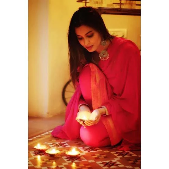 Girls Photoshoot Ideas for Diwali with Diyas