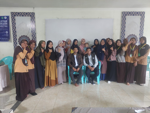 Pelatihan Konten Kreator dan Digital Marketing di Pondok Pesantren Al Badriyah
