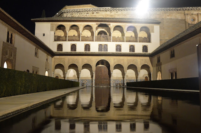 Nocne zwiedzanie Alhambry. Pałac Nasrydów