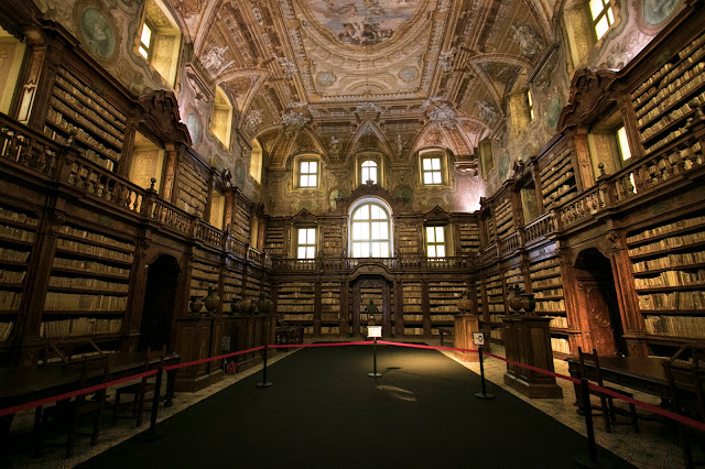 Biblioteca-Complesso monumentale dei Girolamini-Napoli