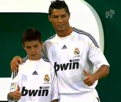 Ronaldo Real Madrid Shirt on Cristiano Ronaldo Real Madrid Shirt   Cristiano Ronaldo Info