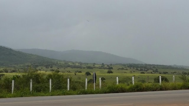 A SERRA DE TRÊS NOMES E VÁRIAS HISTÓRIAS