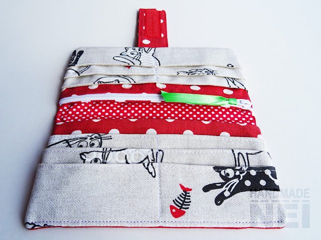 Handmade Nel: Червено портмоне от плат "Любопитни котки"