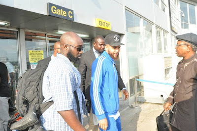 Photos: Singer Jidenna lands in Nigeria surrounded by heavy security