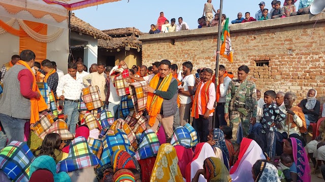 विधायक भानु प्रताप शाही ने गरीब जरूरतमंद असहाय लोगो के बीच किया कंबल का वितरण bhanu pratap