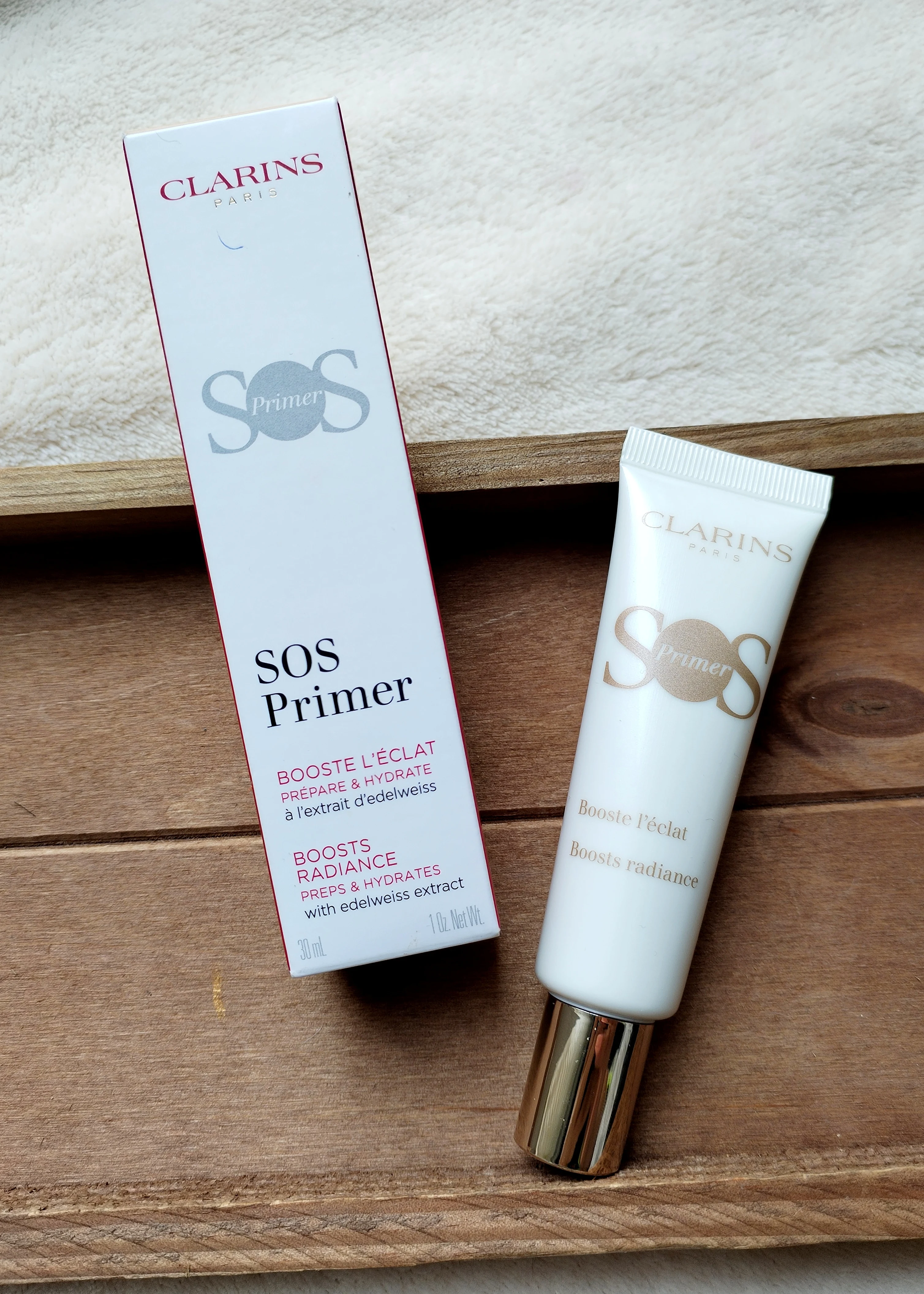 La base illuminatrice SOS Primer de CLARINS