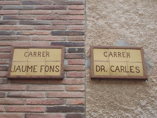 La Bisbal del Penedès a Montserrat; plaques del carrer Sant Bonifaci i Sant Cristòfol a Piera