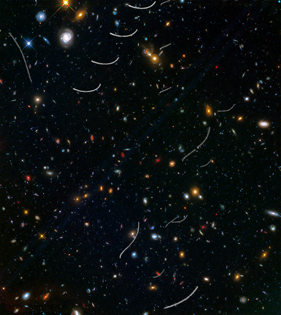 hubble-mengambil-gambar-galaksi-jauh-photobomb-asteroid-astronomi