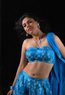 Actress Sherin in Kollywood Film Poova Thalaiya Photo Gallery