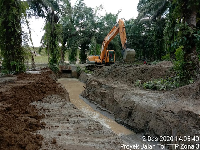 Erlambang Bersama PT.Waskita Karya Zona 3 Membantu Afd.IV Kebun Gunung Pamela Buat Parit 700 mtr Untuk Penanggulangan Banjir.