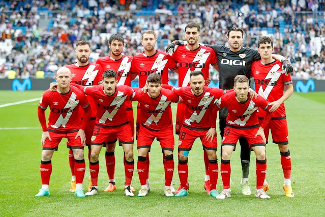 RAYO VALLECANO DE MADRID. Temporada 2022-23. Unai López, Santi Comesaña, Florian Lejeune, Catena, Dimitrievski, Sergio Camello. Isi Palazón, Óscar Valentín, Fran García, Álvaro García, Iván Balliu. REAL MADRID C. F. 2 🆚 RAYO VALLECANO DE MADRID 1 Miércoles 24/05/2023, 19:30 horas. Campeonato de Liga de 1ª División, jornada 36. Madrid, estadio Santiago Bernabéu: 45.811 espectadores. GOLES: ⚽1-0: 31’, Karim Benzema. ⚽1-1: 84’, Raúl De Tomás. ⚽2-1: 84’, Rodrygo Goes.