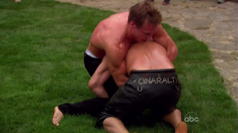 Chris Lambton, Kirk DeWindt, Roberto Martinez, and Craig Robinson shirtless on The Bachelorette s6e06