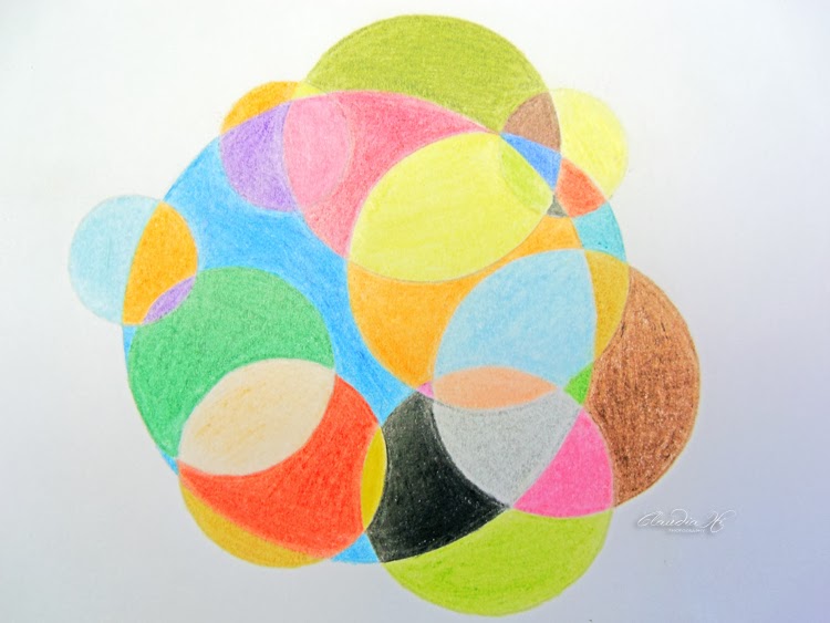 circulos pintados com lápis de cor
