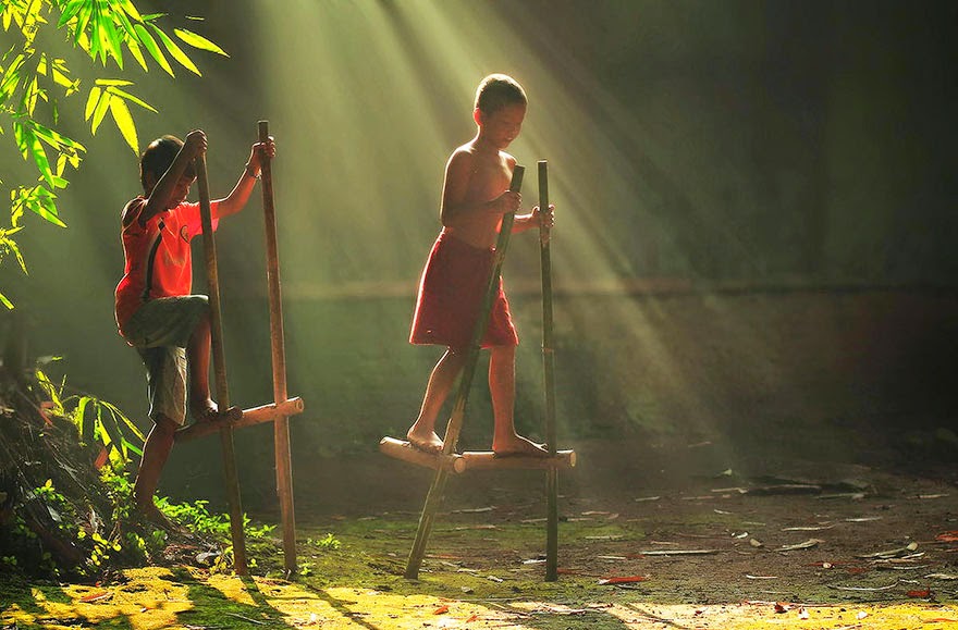 Everyday Life In Indonesian Villages Captured by Herman Damar