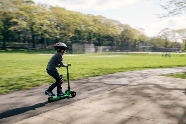 Hulajnogi Scoot and ride - pomysł na prezent, który rośnie razem z dzieckiem