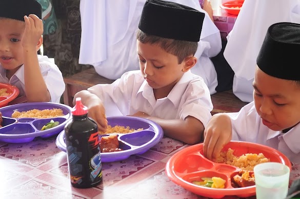 Adab Makan Menurut Islam