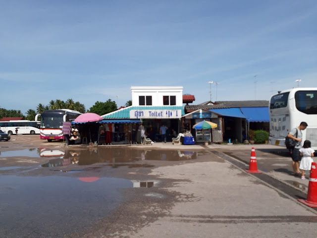 Pasar Terapung Damnoen Saduak