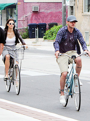 Justin Timberlake exgirlfriend Jessica Biel were spotted taking a stroll 