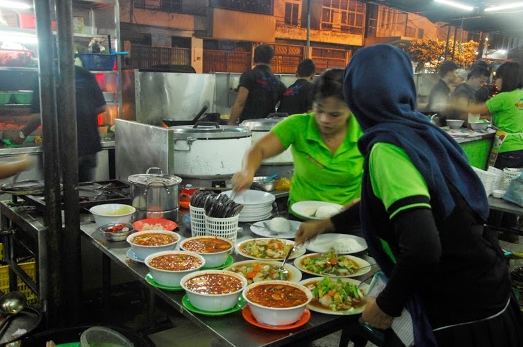 24 Rekomendasi Tempat Makan Wisata Kuliner di Medan Yang 