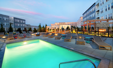 Outdoor Pool and sundeck at The Mastlight