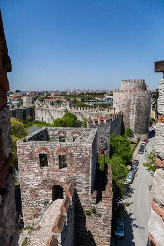 قلعة الأبراج السبعة المحصنة في إسطنبول(Yedi Kale)