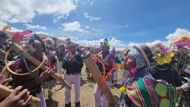 In diesen Gegenden von „Macha“ nördlich von Potosí-Bolivien hat der Karneval bereits begonnen