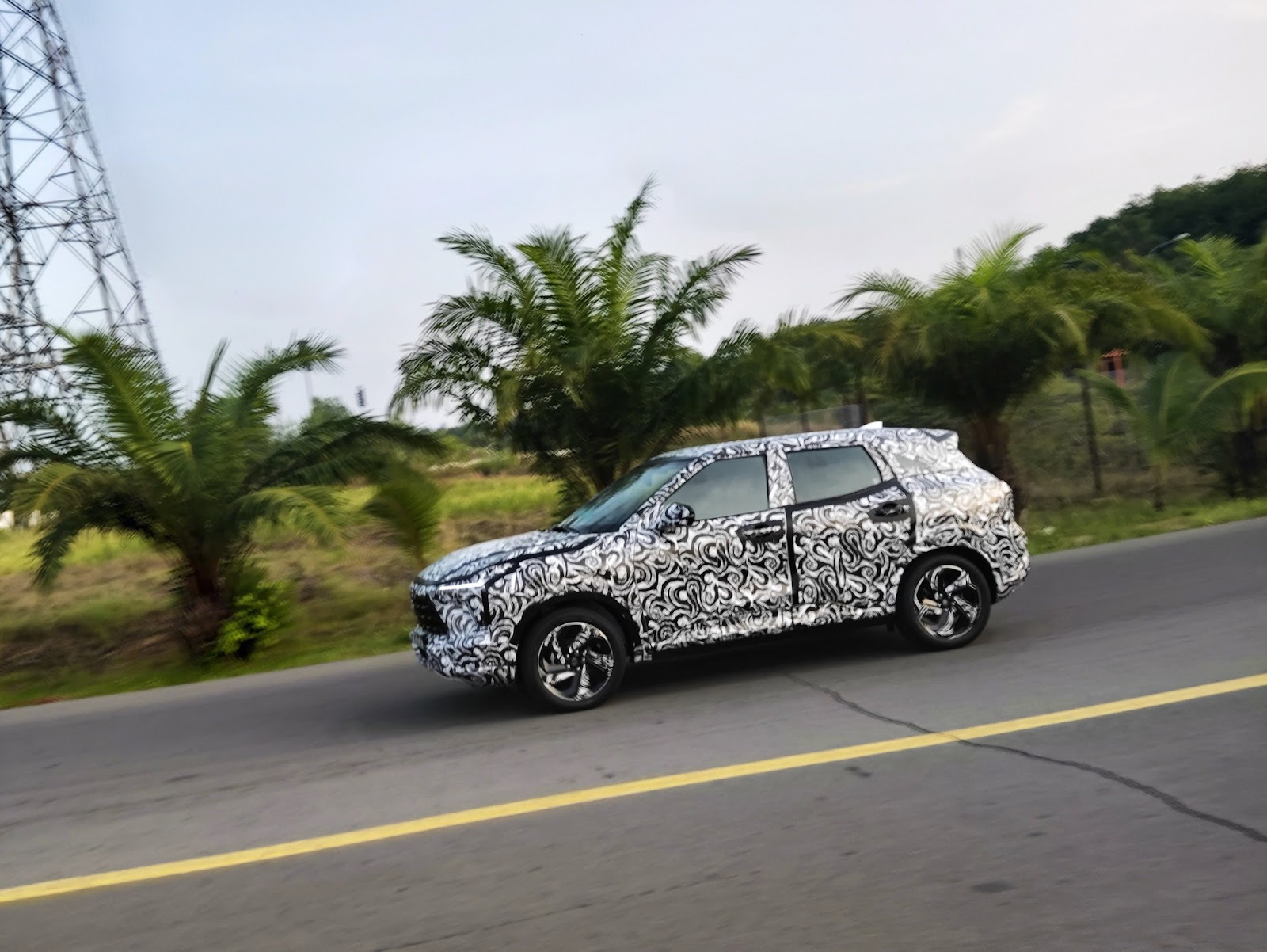 Mitsubishi XFC bản tiền thương mại chạy thử tại Việt <a href=