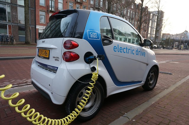 can electric cars run on petrol