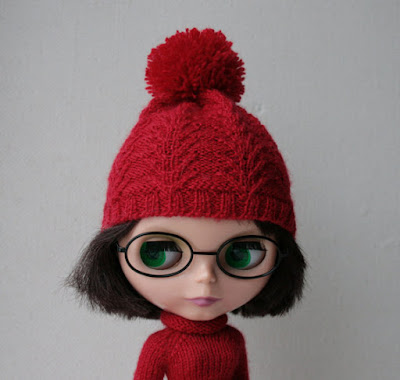 https://www.etsy.com/listing/256121328/blythe-hat-red-hand-knitted-blythe-doll?ref=shop_home_active_3