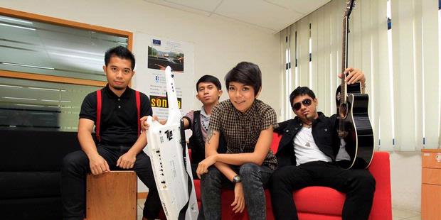 USUNG POP ELECTRO BAND, TLB LAWAN ARUS