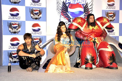 Ranbir, Sanjay Dutt and Jacqueline unveil Pepsi The Game image