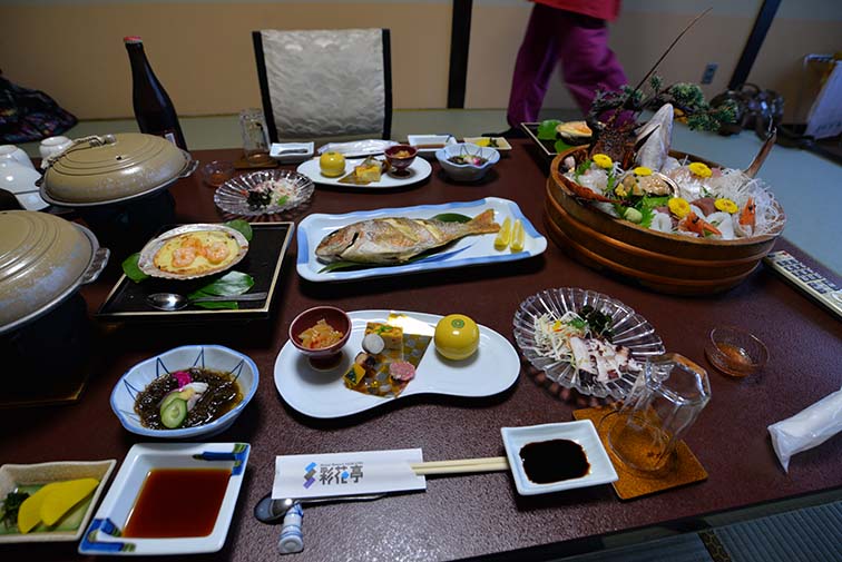 みみの目 3 気を使ってもらった彩花亭の部屋夕食は海鮮 伊勢鳥羽の旅