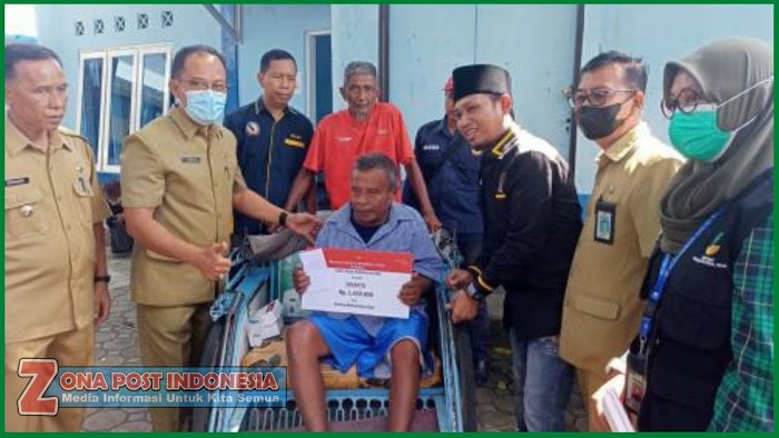 Komisi VIII DPR-RI H. Achmad Fadil Muzakki Syah Bersama Sentra Mahatmiya Bali dan Dinsos Kabupaten Situbondo Salurkan Bantuan Kursi Roda
