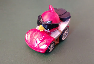 (VENDIDA)Miniatura de plástico carro com Red dos Angry Birds - 2009/2013 Rovio - 4cm  R$ 13,00