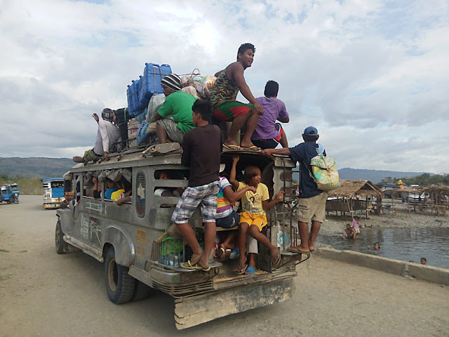 overloaded jeep at Pinacanauan Bridge Tuguegarao