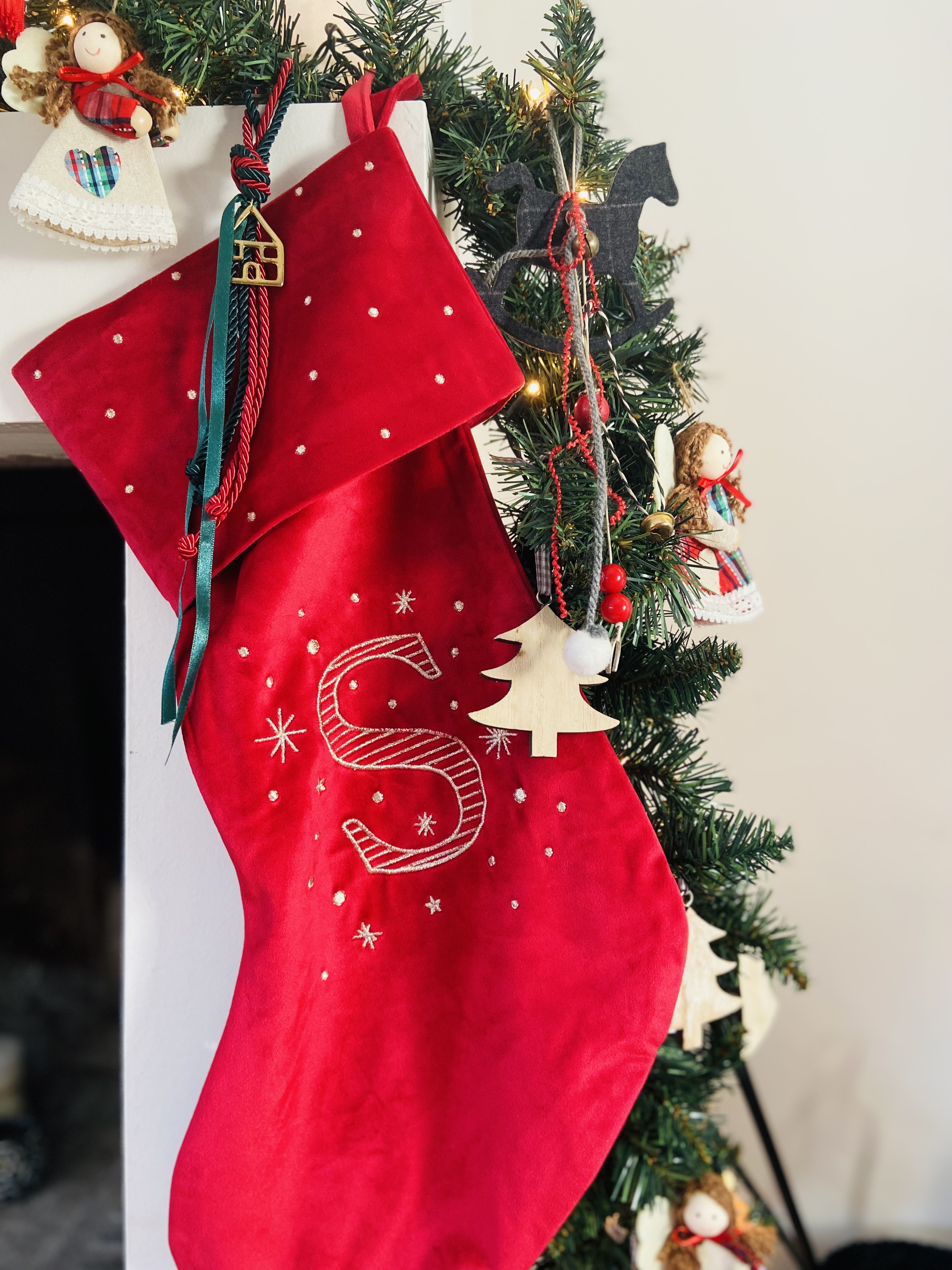 χριστούγεννα κάλτσα τζάκι S μονόγραμμα γιορτές ελλάδα βούλα