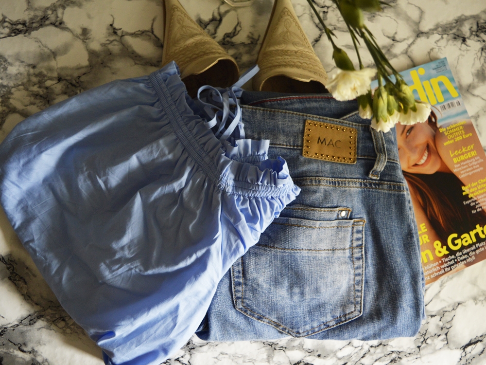 Blue Offshoulder - Summer Outfit with MAC Jeans, Off Shoulder Blouse and Leather Mules, combined with a papaya coloured Picard crossbody Bag - posted by Annie K, Fashion Blogger, Founder, CEO and writer of ANNIES BEAUTY HOUSE - a german fashion and beauty blog