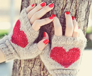 http://www.waselwasel.com/heart-fingerless-mittens-patron-gratuito/