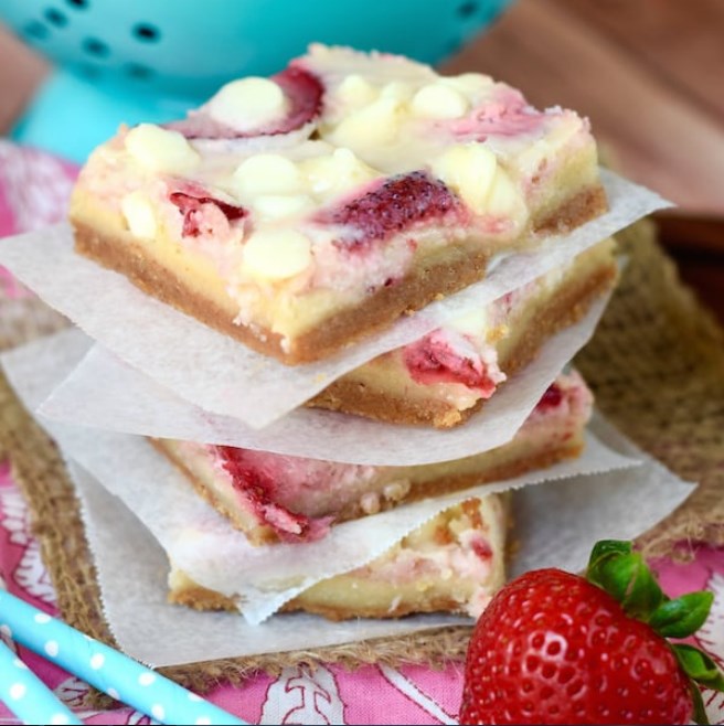 Strawberries and Cream Magic Bars #bars #desserts