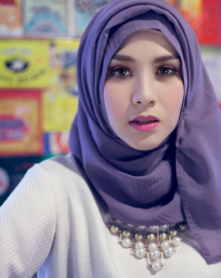 Aneka Gaya Hijab Modern Artis 