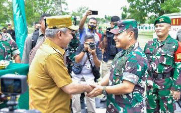 Sambut Kunjungan Kepala Staf Angkatan Darat Jendral TNI Dr. Dudung, Pj. Bupati Kampar Langsung Serahkan Tanjak