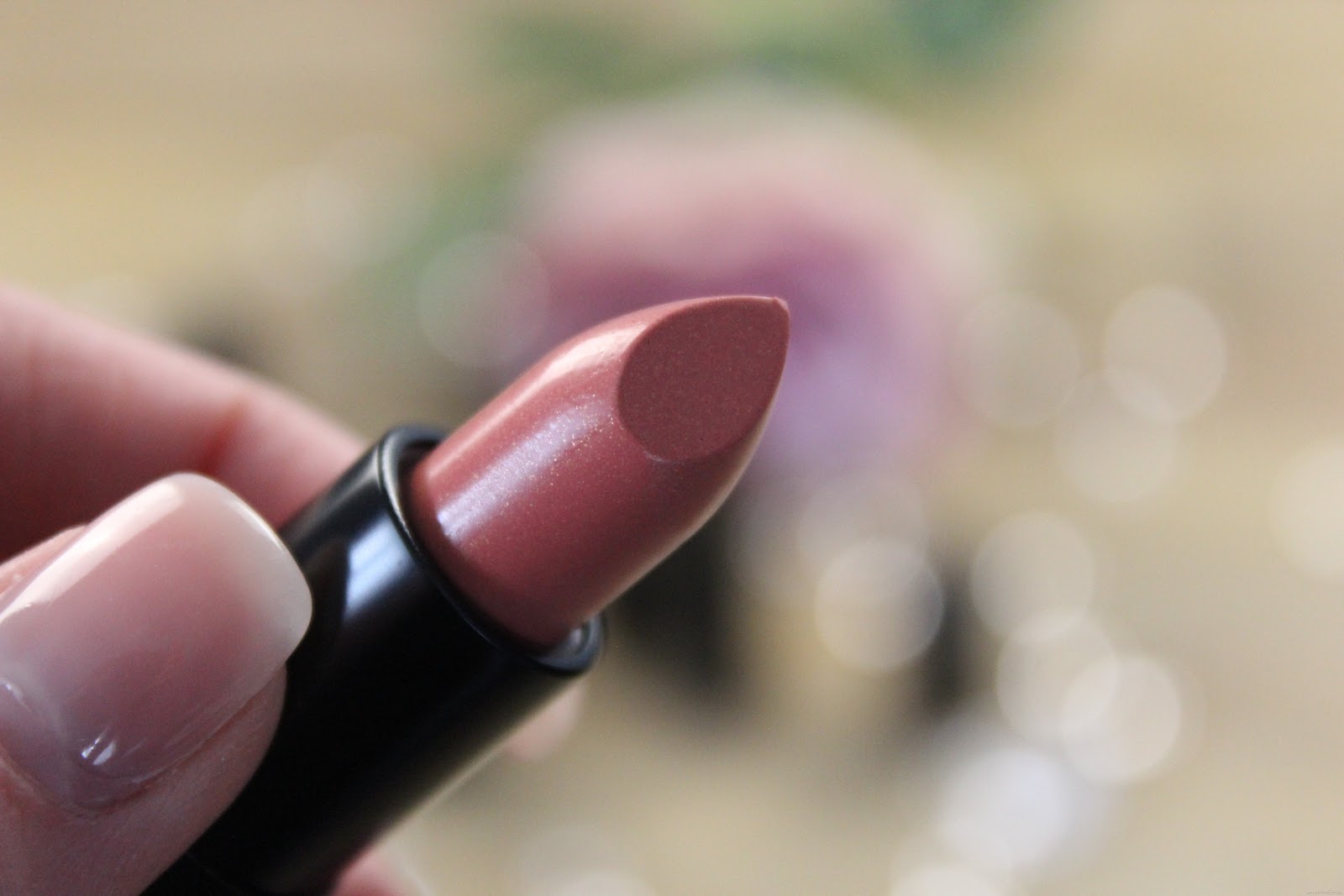 MAC Make up Art Cosmetics LE 2017 Douglas Kosmetik Lippenstift Lipstick Review Bloodstone Jasper Almondine Test Swatch Tragebild Limited Edition Haul New in Neu Highend Luxus (6)