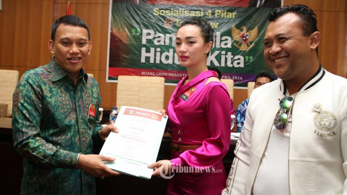 Kontroversi Duta narkoba Sonya Depari dan Duta Pancasila Zaskia Gotik