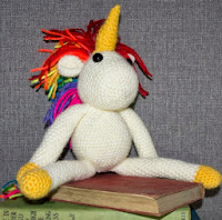 http://translate.google.es/translate?hl=es&sl=en&tl=es&u=http%3A%2F%2Fclaraunravelled.co.uk%2Ffree-unicorn-crochet-pattern%2F